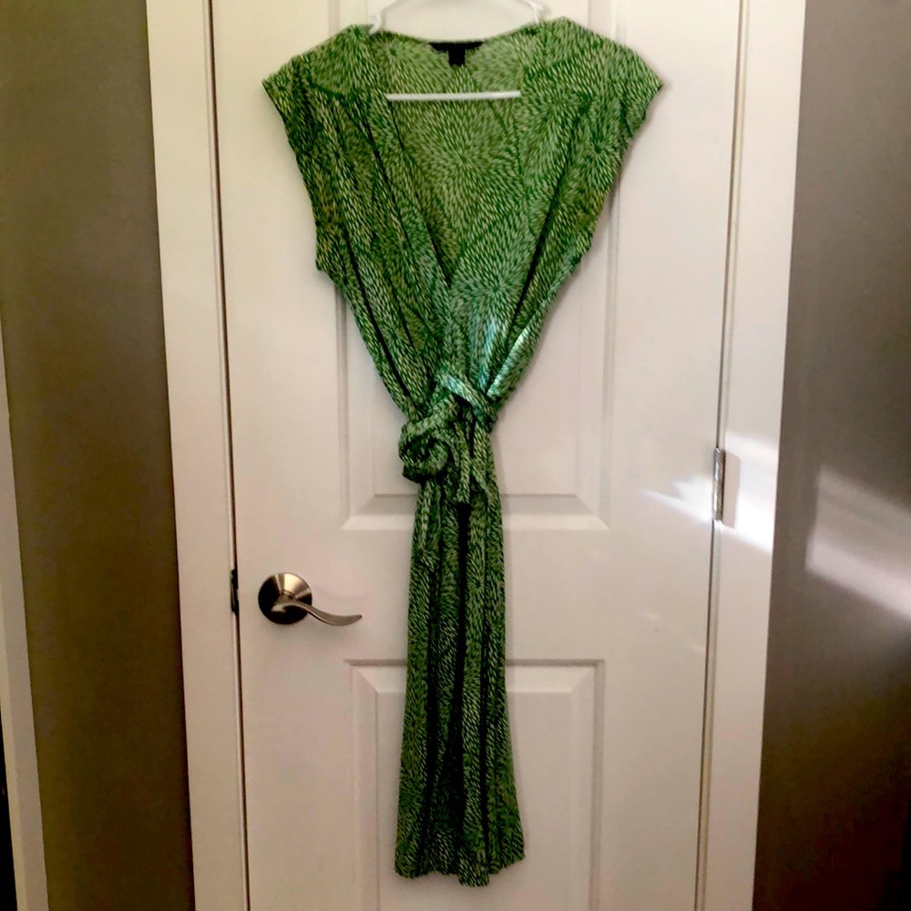 Banana Republic wrap summer dress. Deep v.